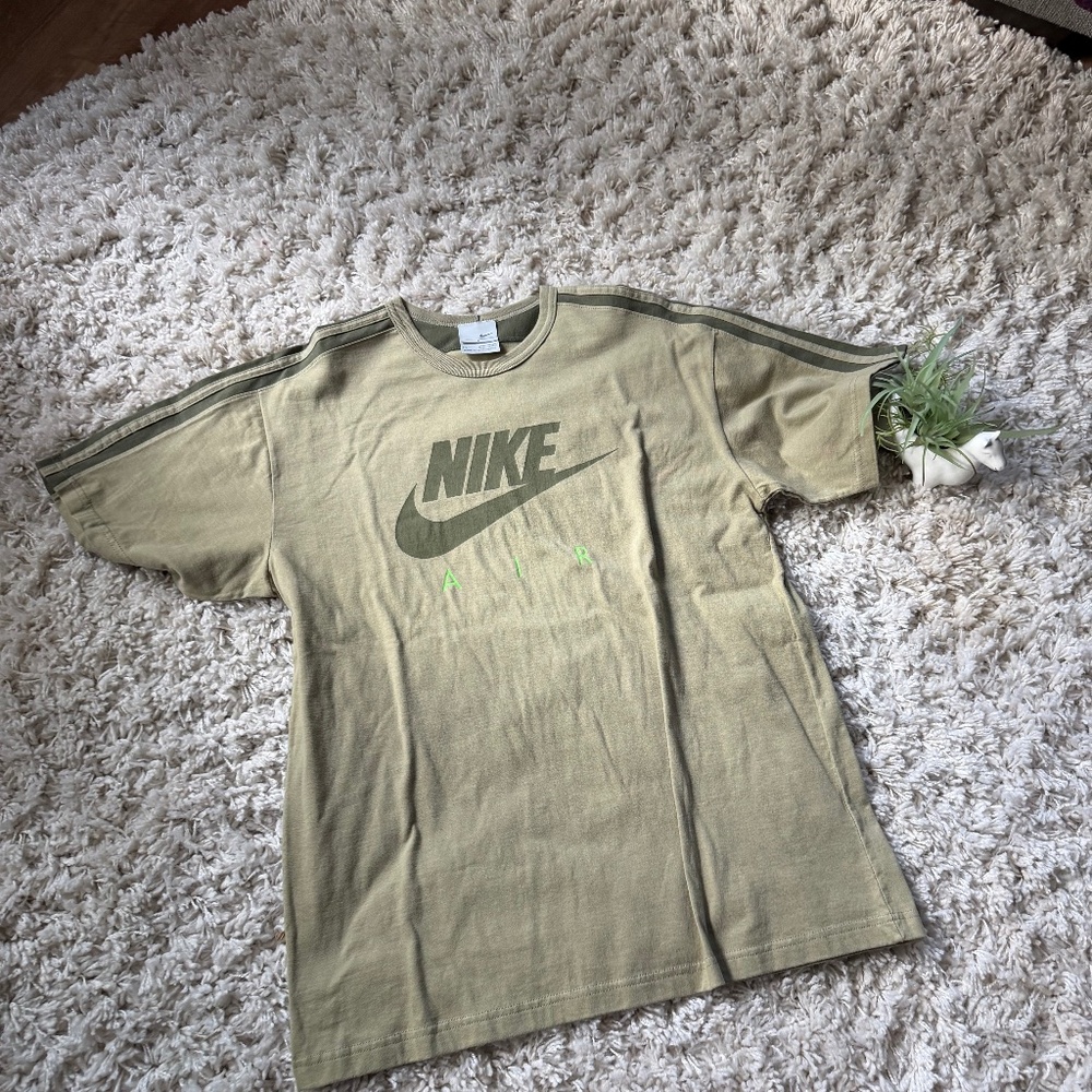 Nike air Khaki Green Tee athletic comfortable men’s like new T-shirt with Logo t